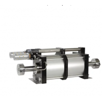 Maximator 气动高压泵，压力高达 7.000 bar，可用于工程和工业领域